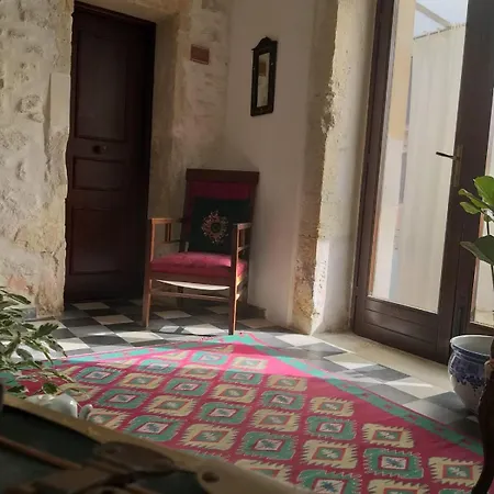 Lakkios Charming And Bed and Breakfast 3*